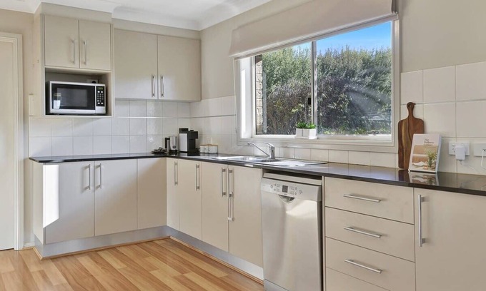 Calare Casa | Terrific Taloumbi - Cosy & Spacious, Free Wifi