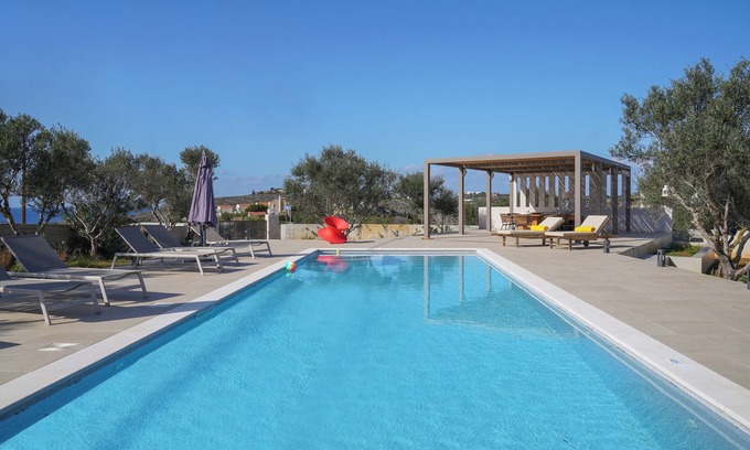 Tersanas Casa | Tersanas Mare Green - Pool Home w. Large Outdoors
