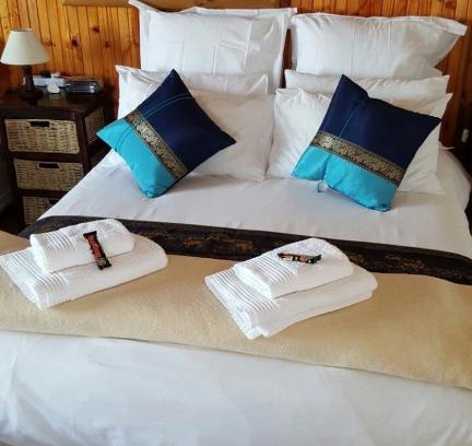 West Bank Cama Y Desayuno | Tertia's Logcabin