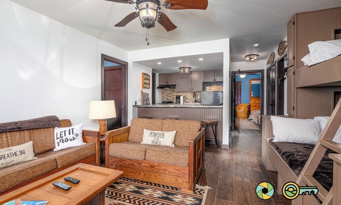 Mount Jackson Condominio | Tesla Lodge (#202) | Renovated comfort with walk-out convenience!
