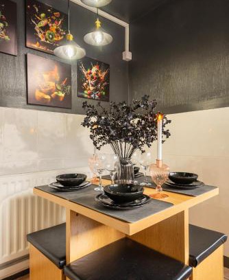 Hull Casa | Testimony 3 Bedrm 2 bathroom Cozy Cushy Calm Home