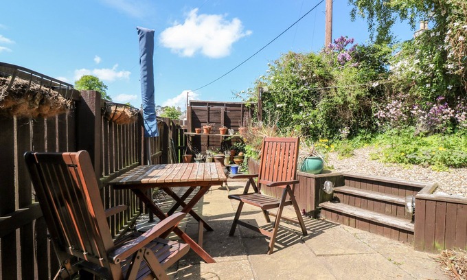 Jedburgh Cabaña | TEVIOT VIEW COTTAGE, pet friendly, with a garden in Ancrum