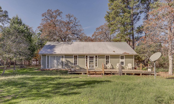 Smithville Cabaña | Texas Retreat w/ Deck, Near Fishing & State Park!