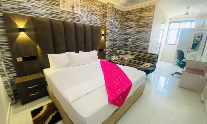Accra Hotel | Texas Royal Lodge-Hotel