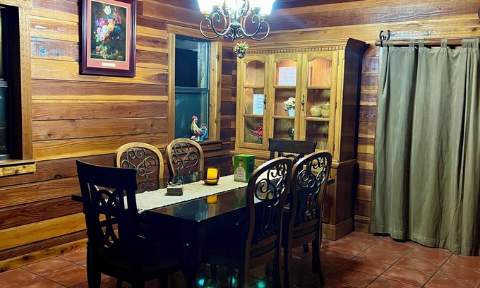 North San Antonio - SAT Casa | Texas Rustic Cozy Home in San Antonio Texas - 15 minutes from the Airport