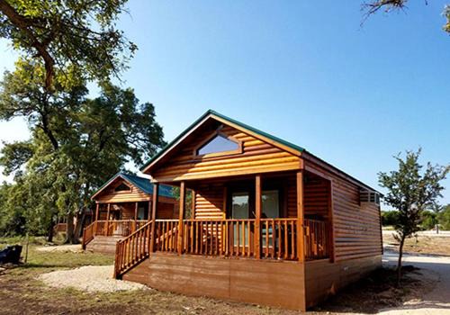 Pipe Creek Casa | Texas State Glamping Getaways to Nature in this Cute Log Cabin near Austin