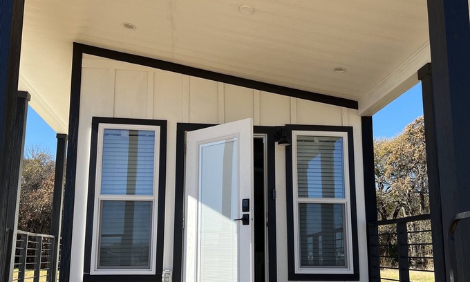 Gordonville Casa | Texoma Getaway - Tiny House on a Cannabis Farm