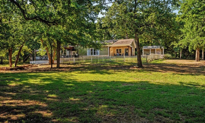 Pottsboro Casa | Texoma/Tanglewood Highport Marina - Adorable Cottage!