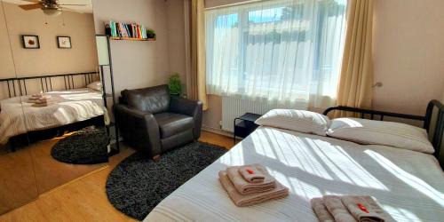 Staines Casa | Thames Accommodation