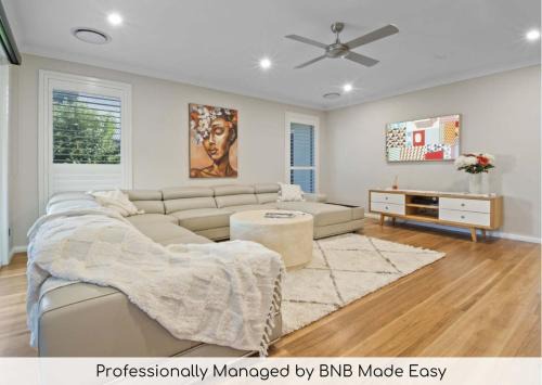 Lloyd Casa | Thane Retreat - Cosy Ambience, Modern Entertaining