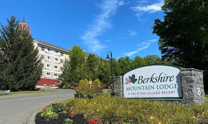 Pittsfield Condominio | Thanksgiving in Pittsfield, Mass.- 1 BR 1 Ba. Snow & More! 11/26-11/29/2025