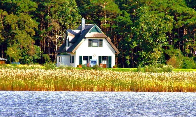 Juliusruh Casa | Thatched cottage, Ruegen, 5 stars, fireplace, view over the water, 3 bedrooms