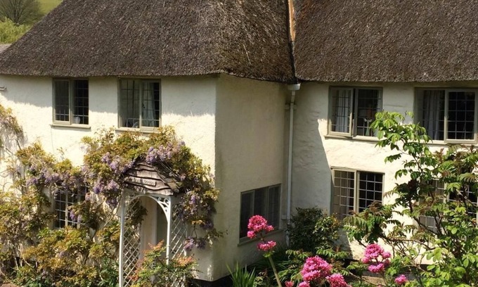 Combeinteignhead Otro | Thatched Devon longhouse, close to sea, with private indoor swimming pool.