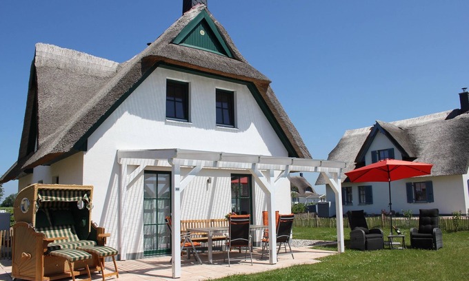Zierow Casa | Gran casa de techo de paja en Zierow, cerca de la ciudad hanseática de Wismar