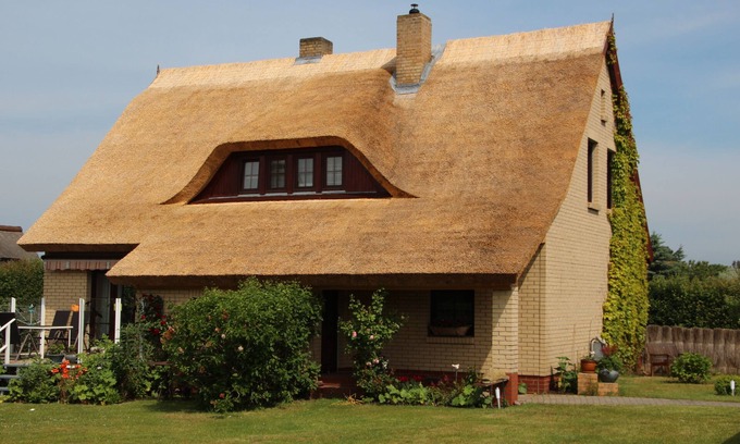 Vitte Apartamento | Thatched roof, lake view, central quiet location, 2 min. to the beach