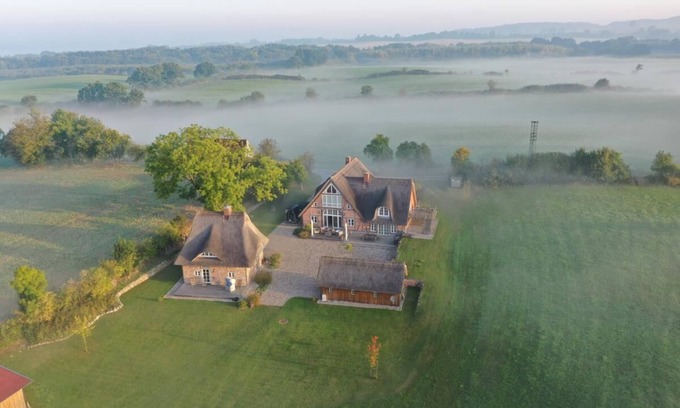 Roemnitz Casa | Thatched roof property 350 sqm on Ratzeburger See