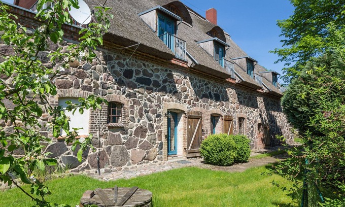 Muritz Casa | Thatched stone barn, family-friendly, quiet location,