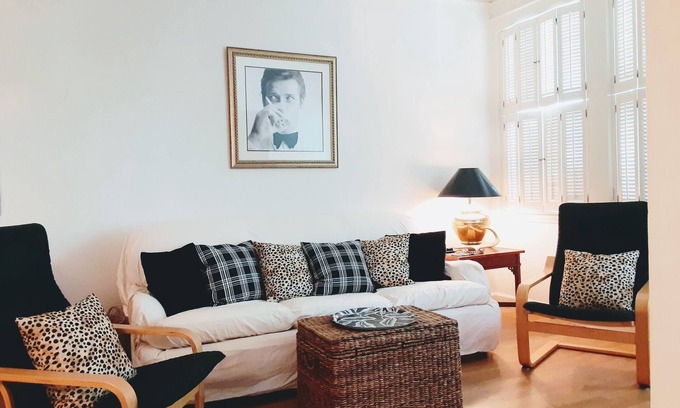 Morganton Condominio | The 007 Flat - Posh Downtown Condo in Bloody Brilliant Location