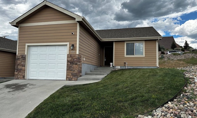 Casper Casa | The 1437 Fairdale by O.C.G.