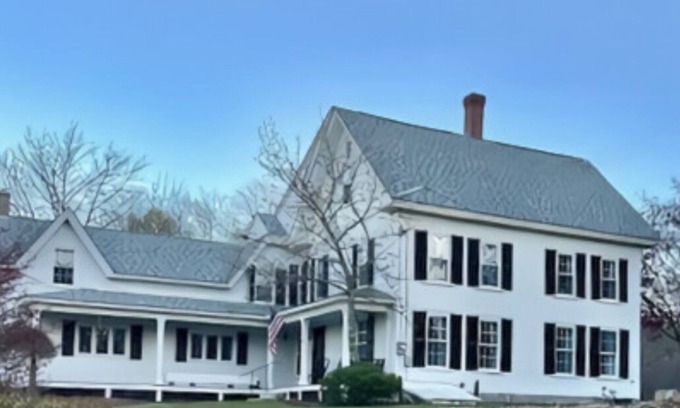 Henniker Casa | The 1799 Farmhouse at the base of Pat's Peak