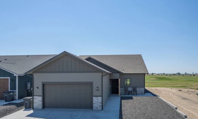Moses Lake Casa | The 19th Green ~ A private lake house on Legacy Golf Course.