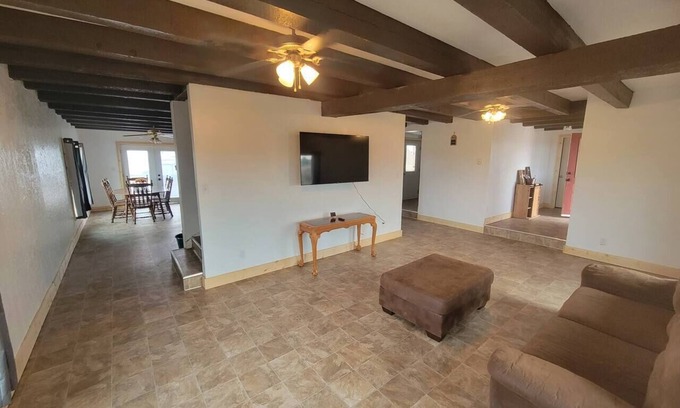 Blanding Cabina | The 4x4 Farmhouse Cabin