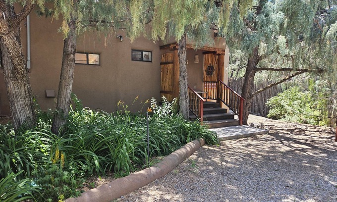 Taos Apartamento | The 5 Star Casita is a Beautiful Secluded Property in Taos NM