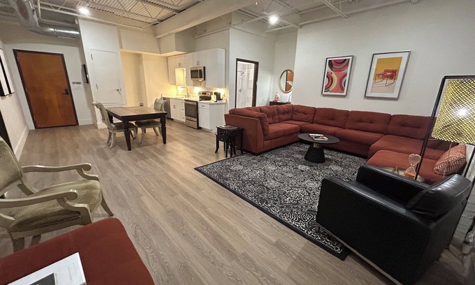 Downtown Jackson Apartamento | The 610 Flats: Vueve 'n Vogue #27
