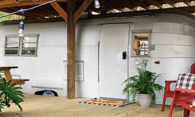 Hattiesburg Casa | The ‘66 Avion Camper with Pool and Yard Games!