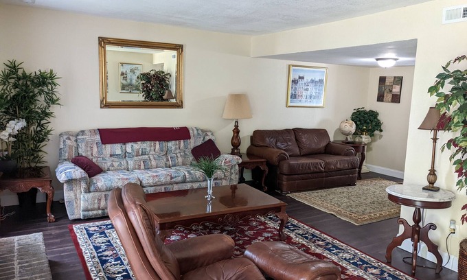 Huntsville Casa | The 80's Called...and there's nothin' wrong with that!