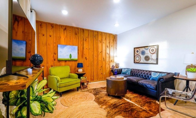Oxford Casa | The Ace, 1BR King Duplex by Velvet Ditch Villas