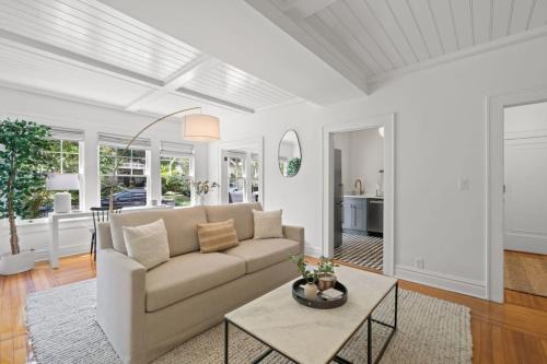Hyde Park Apartamento | The Adaline Room #7 - Gorgeous Hyde Park Apartment, 2nd Floor, Steps to Bayshore