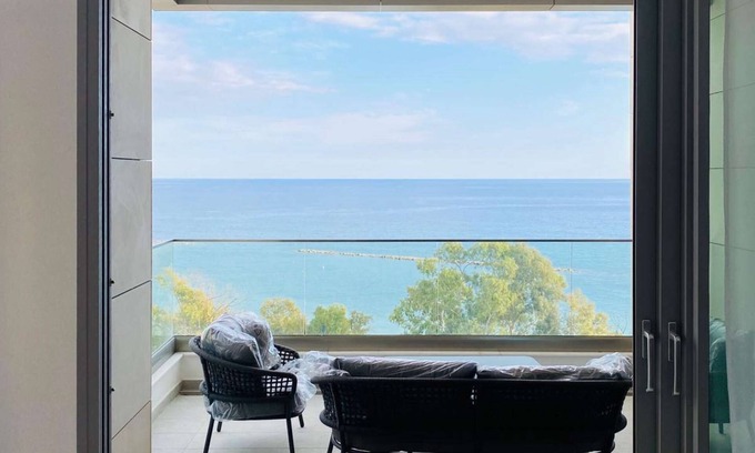 Agios Tychon Apartamento | The Address-Beachfront Luxury 2 bedroom Apartment