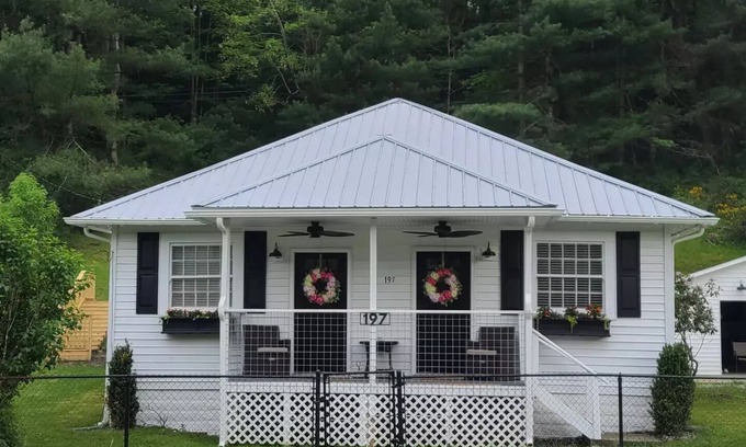 Pocahontas Casa | The Adkins House ATV Lodging