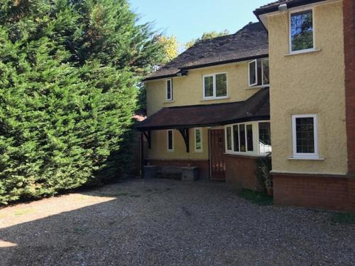 Bracknell Casa | The Admirals Inn Guest House