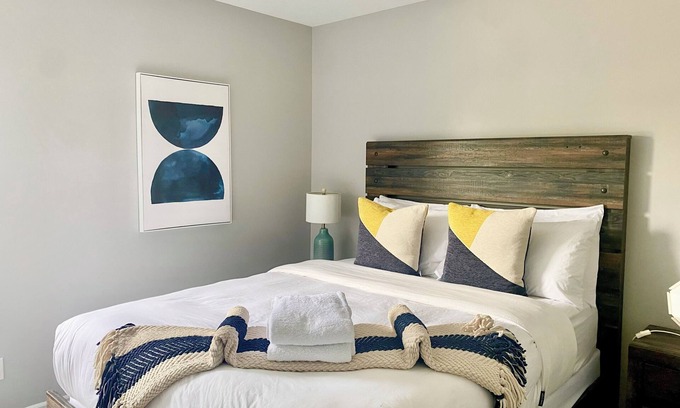 Prince Edward Casa | The Aera - Light-Filled Retreat in Picton