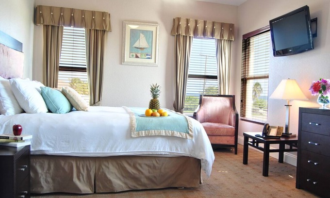 West End Apartamento | The Alexander Suites - # 103 Queen Suite