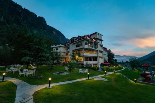 Manali Complejo | The Allure Grand Resort -A Majestic Riverside Retreat