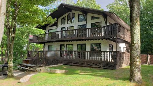 Sutton Apartamento | The Alpine, Bee Bop and Zig Zag condos of Mount Sutton