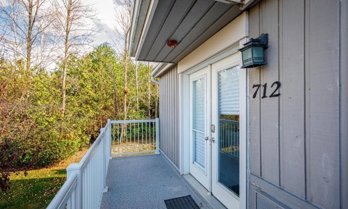 Collingwood Casa | The Alpine - Central Collingwood Condo