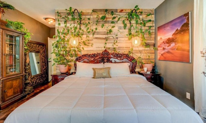 East Ocean View Casa | The Anchor 4BR Beach House w Balcony & King Bed