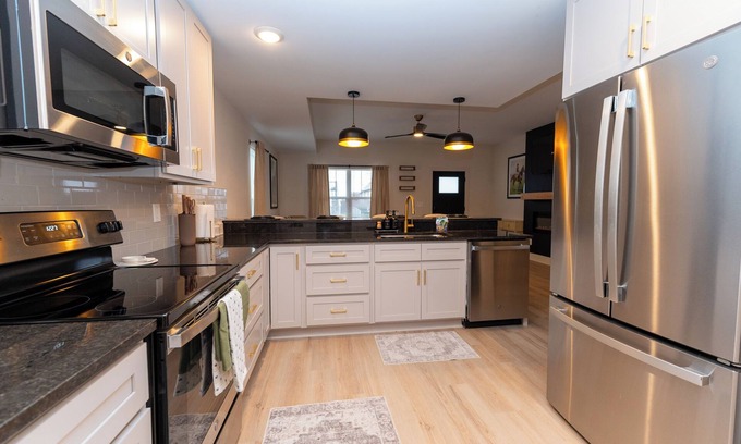 New Albany Casa | The Aniston - Charming Retreat in the Heart of Downtown New Albany