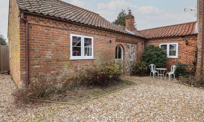 Fulmodeston Cabaña | THE ANNEXE, pet friendly, with a garden in Fakenham