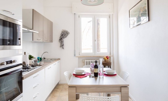 Pablo Apartamento | Parma Railway Station Apartment with garage!