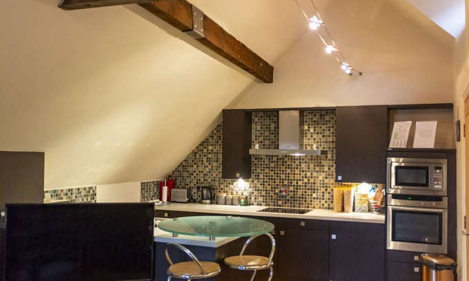Whitefield Hotel | The Apartment No 2 The Old Red King Pub