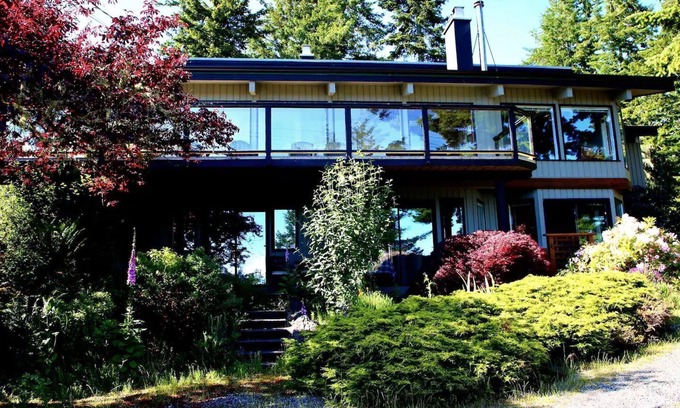 Otter Point Casa | The Applebnb 3 Bedroom Main House & Gardens