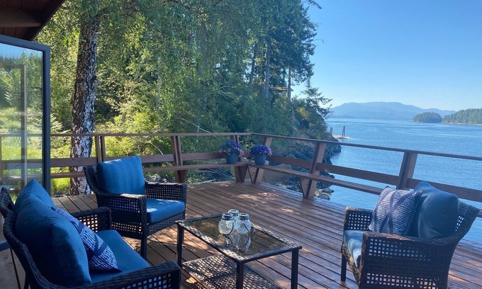 Quadra Island Casa | The April Point Harbour House BC approved accommodation on waterfront
