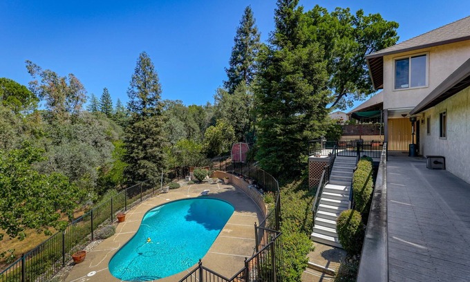 Redding Casa | The ARK Villa | MTN Views🌄 Game Room🏓 Pool🌊