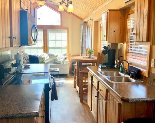 Austin Casa | The Armadillo Cabin - Cabins At Rim Rock