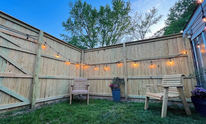 Northeast Virginia Beach Casa | The Art Door only minutes from beach